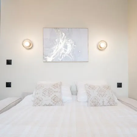Smart & Chic Apartment *